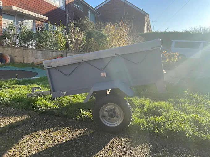 Tipping box trailer